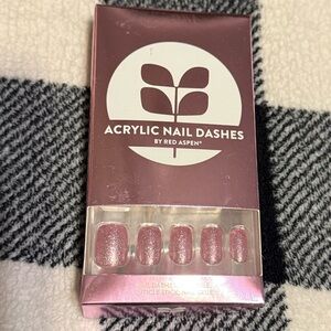 Red Aspen Nail Dashes